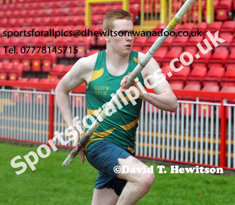 Sam Adams (Glasgow City) winner of the pole vault, British National League, Division 1, Gateshead. Photo: David T. Hewitson/Sports for All Pics